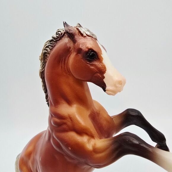Breyer Classic Fighting Stallion Silver Bay - Picture 4 of 12